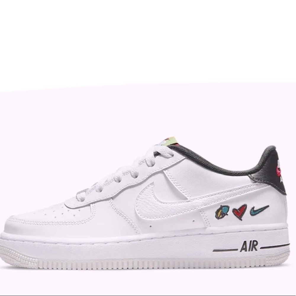 Brand new worn few times and freshly cleaned AF1. Air Force 1 . Air Force.